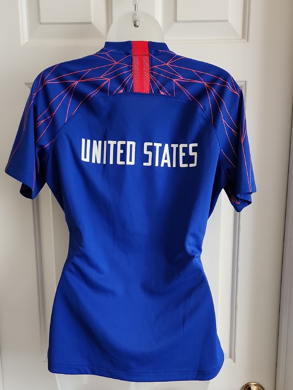 NIKE Blue and Red Short Sleeve Dry Fit Top Size M USA Soccer Jersey Shirt - Picture 2 of 10